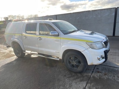 TOYOTA HILUX INVINCIBLE X 3.0 D-4D 4 DOUBLE CAB PICK UP