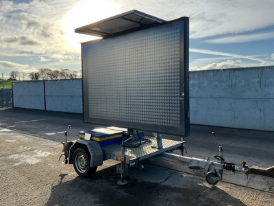 MVIS LED SINGLE AXLE FAST TOW MESSAGE BOARD SIGN