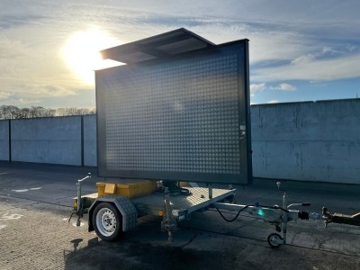 MVIS LED SINGLE AXLE FAST TOW MESSAGE BOARD SIGN