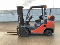TOYOYA TONERO 3 TON GAS FORKLIFT  - 2