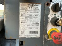 SKYJACK SJIII-3219 19FT BATTERY OPERATED SCISSOR LIFT - 14