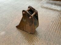 APPROX. 7" TOOTHLESS DIGGING BUCKET TO SUIT 3 TON MACHINE - 5