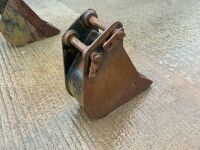 APPROX. 7" TOOTHLESS DIGGING BUCKET TO SUIT 3 TON MACHINE - 7