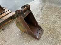 APPROX. 10" TOOTHLESS DIGGING BUCKET TO SUIT 3 TON MACHINE 