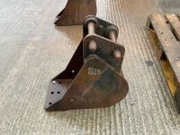 APPROX. 10" TOOTHLESS DIGGING BUCKET TO SUIT 3 TON MACHINE  - 4