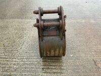 APPROX. 10" TOOTHLESS DIGGING BUCKET TO SUIT 3 TON MACHINE  - 6
