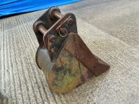 APPROX. 10" TOOTHLESS DIGGING BUCKET TO SUIT 3 TON MACHINE  - 7
