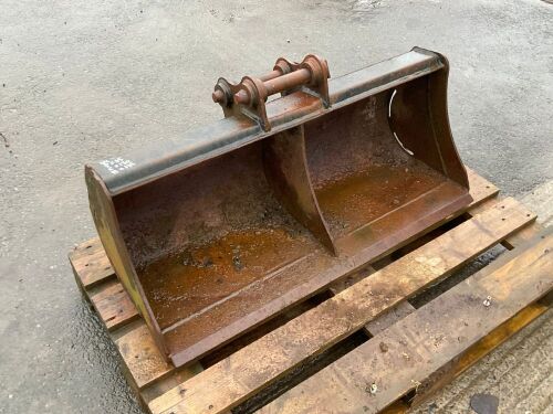 APPROX. 3ft SHUGH BUCKET TO SUIT 3 TON MACHINE 