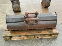 APPROX. 3ft SHUGH BUCKET TO SUIT 3 TON MACHINE  - 6