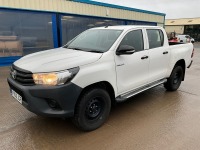 TOYOTA HILUX ACTIVE 2.4 D-4D DOUBLE CAB PICK UP - 4