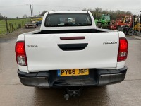 TOYOTA HILUX ACTIVE 2.4 D-4D DOUBLE CAB PICK UP - 12