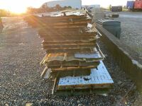 LARGE SELECTION OF 40mm INSULATED CLADDING SHEETS & ASSORTED FLASHING - 19