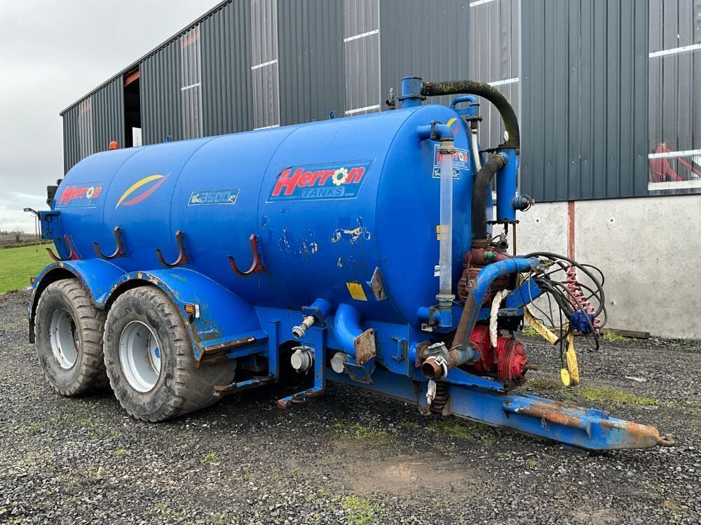 HERRON VAC3500R 3500 GALLON TWIN AXLE SLURRY TANKER