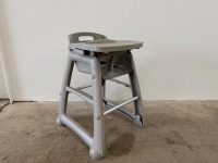 RUBBERMAID STURDY BABY HIGHCHAIR & TRAY