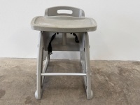 RUBBERMAID STURDY BABY HIGHCHAIR & TRAY - 2