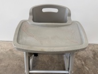 RUBBERMAID STURDY BABY HIGHCHAIR & TRAY - 4