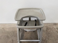 RUBBERMAID STURDY BABY HIGHCHAIR & TRAY - 6