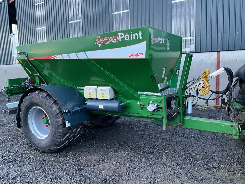 SPREADPOINT SP-600 SINGLE AXLE FERTILSER/LIME SPREADER