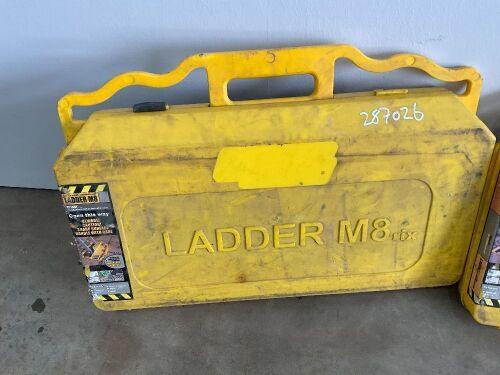 LADDER M8