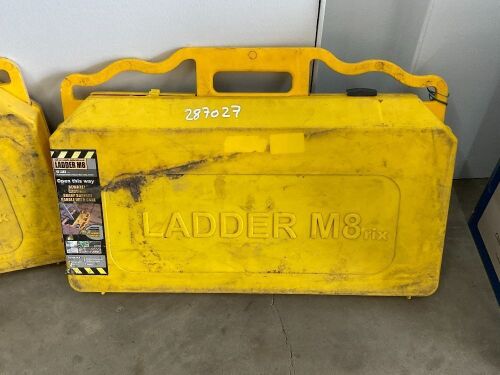 LADDER M8