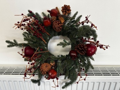 BALSAM HILL 18" (45cm) HERITAGE SPICE WREATH WITH LED CLEAR LIGHTS