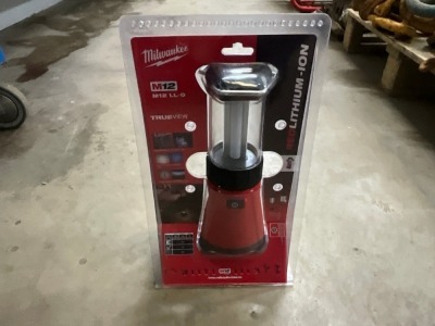 UNUSED MILWAUKEE M12 LL-O LED SITE LIGHT