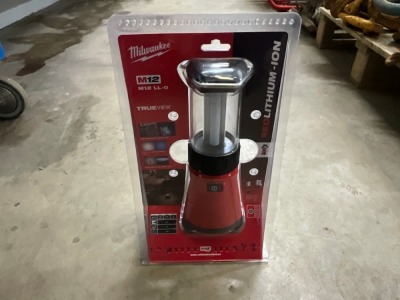 UNUSED MILWAUKEE M12 LL-O LED SITE LIGHT
