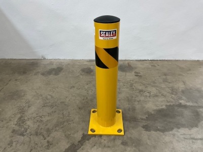 UNUSED SEALEY APPROX. 600mm METAL BOLLARD
