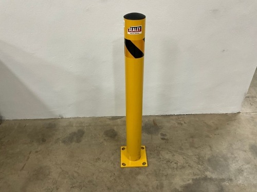 UNUSED SEALEY APPROX. 1050mm METAL BOLLARD