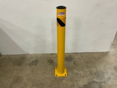 UNUSED SEALEY APPROX. 1050mm METAL BOLLARD