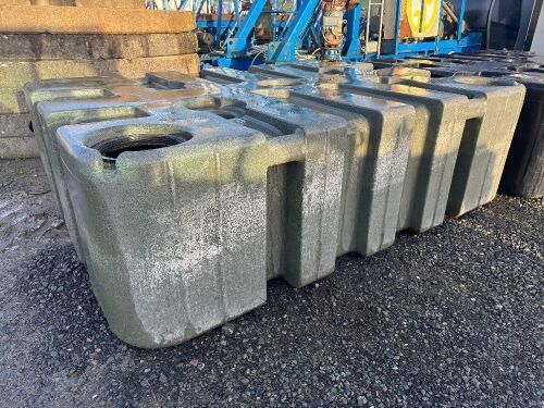 APPROX. 1000 GALLON PLASTIC WASTE WATER TANK (GREY)