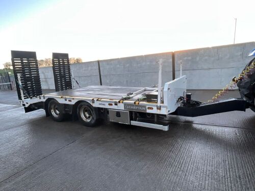 APPROX. 18.8ft x 8ft CHEIFTAIN 18 TON LOW LOADER ON AIR