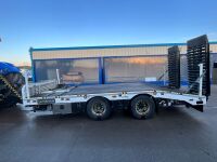 APPROX. 18.8ft x 8ft CHEIFTAIN 18 TON LOW LOADER ON AIR - 8