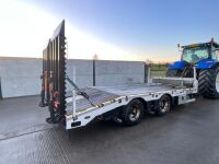 APPROX. 18.8ft x 8ft CHEIFTAIN 18 TON LOW LOADER ON AIR - 16