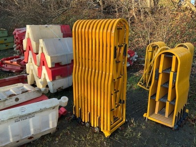 APPROX. 1800mm RETRACTABLE METAL BARRIER