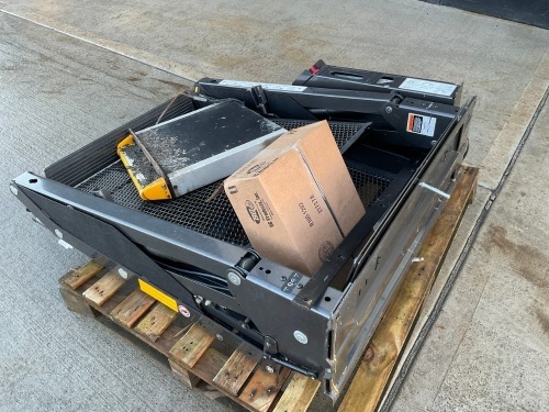 THE BRAUN CORPORATION 363KG WHEELCHAIR LIFT TO SUIT VEHICLE