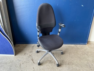 RH FORM OPERATORS CHAIR
