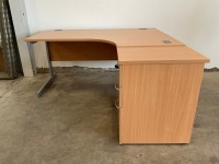 1600mm RIGHT HAND CORNER DESK & 3 DRAWER PEDESTAL - 2