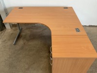 1600mm RIGHT HAND CORNER DESK & 3 DRAWER PEDESTAL - 3