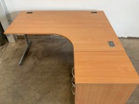 1600mm RIGHT HAND CORNER DESK & 3 DRAWER PEDESTAL - 3