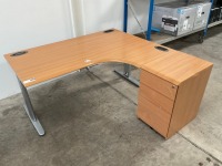 1600mm RIGHT HAND CORNER DESK & 3 DRAWER PEDESTAL - 3