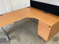 TWO PERSON BENCH DESK INC. 2No. DESKS & 2No. 3 DRAWER PEDESTALS - 2