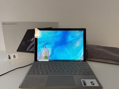 MICROSOFT SURFACE PRO MODEL 1796 i5 & MICROSOFT SURFACE PRO KEYBOARD