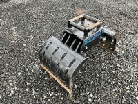 UNUSED MC CLEARY HYDRAULIC GRAB TO SUIT 5-8 TON EXCAVATOR - 5