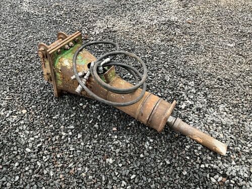 MONTABERT HYDRAULIC ROCK HAMMER TO SUIT 5-8 TON EXCAVATOR