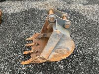 STRICKLAND APPROX. 22" TOOTHED DIGGING BUCKET TO SUIT 4-8 TON EXCAVATOR - 4