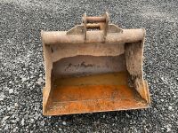 APPROX. 34" TOOTHLESS DIGGING BUCKET TO SUIT 4-8 TON EXCAVATOR - 2