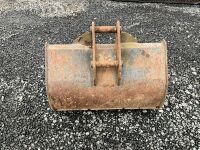 APPROX. 34" TOOTHLESS DIGGING BUCKET TO SUIT 4-8 TON EXCAVATOR - 6