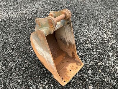 STRICKLAND APPROX. 16" TOOTHLESS DIGGING BUCKET TO SUIT 4-8 TON EXCAVATOR