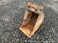 STRICKLAND APPROX. 16" TOOTHLESS DIGGING BUCKET TO SUIT 4-8 TON EXCAVATOR - 3
